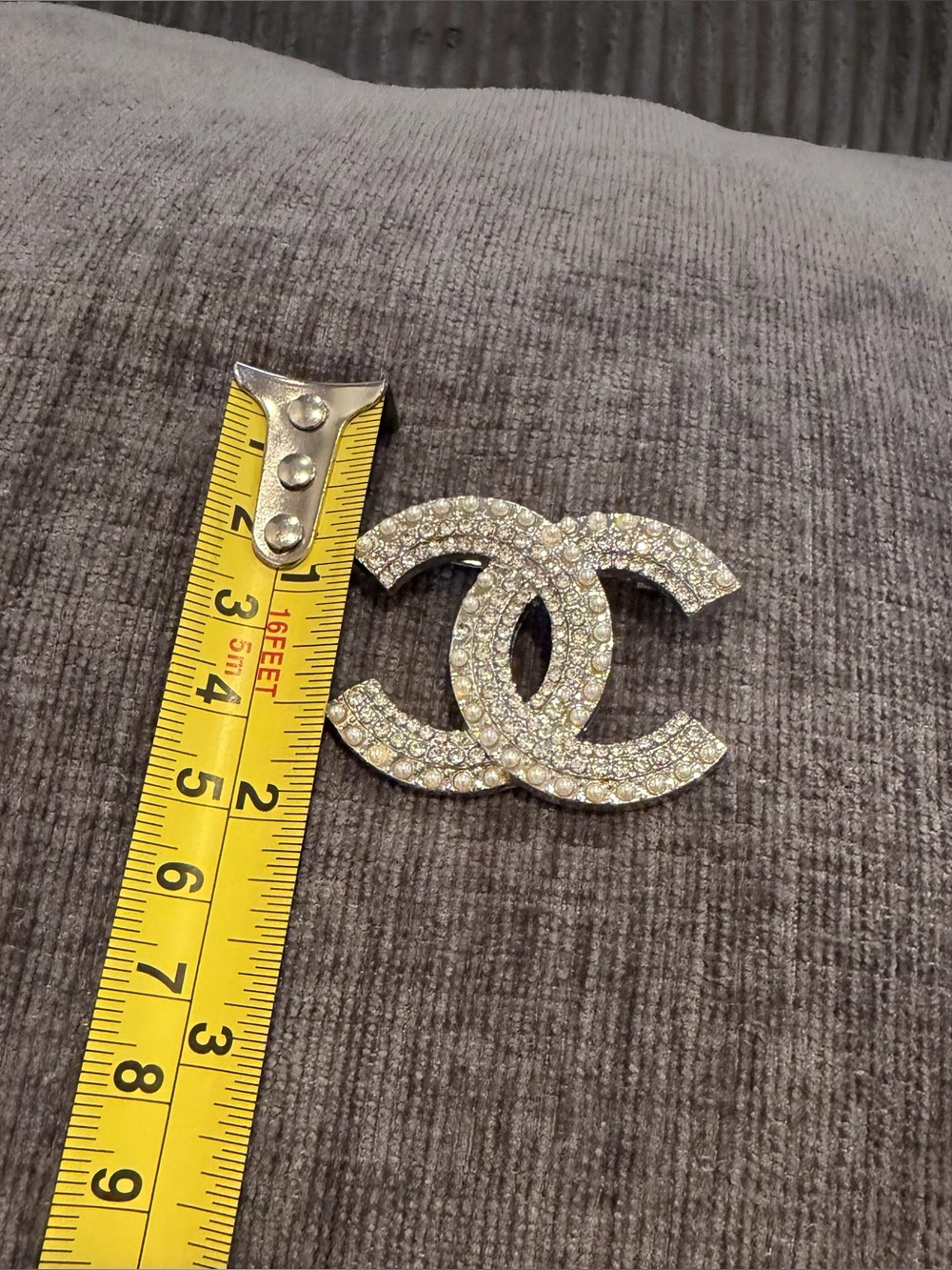 Fashion Jewelry Silver Tone Rhinestone Brooch